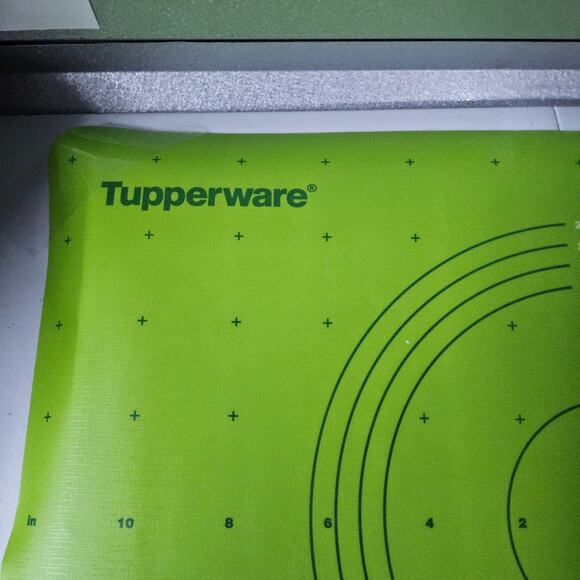 Tupperware Bakers Mat Green Silicone Pastry Made in Germany 2004 Dart Industries - Picture 4 of 8